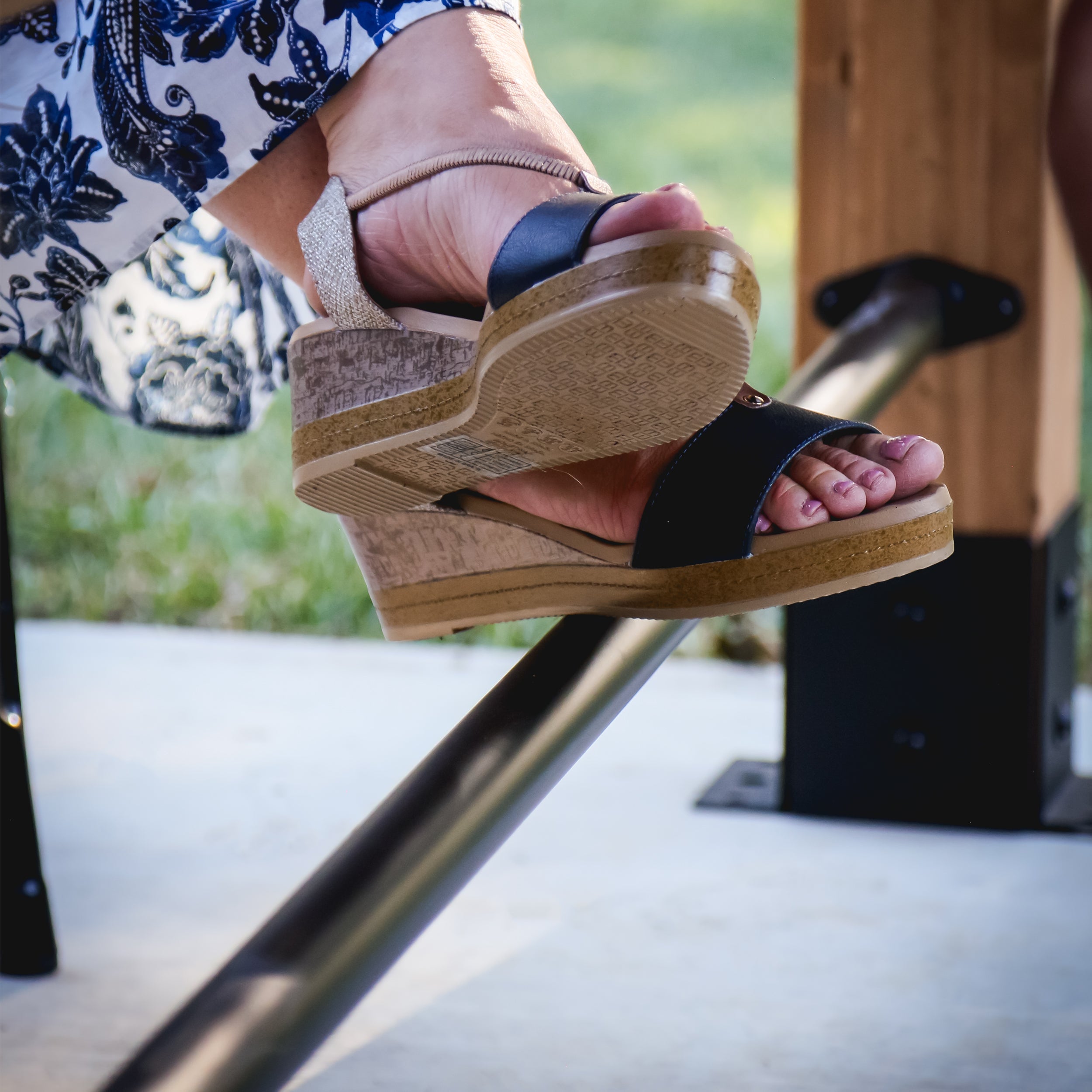 Cedar Springs Outdoor Bar Foot Rail